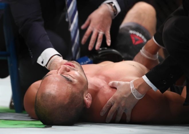 UFC FN 117: Vo si UFC thang bang don khoa hiem anh 8