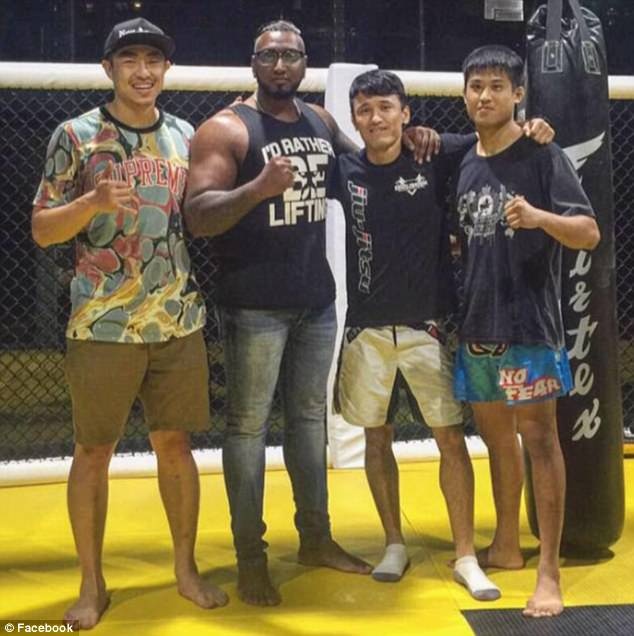 VDV the hinh thiet mang khi tham gia tran dau Muay Thai anh 2