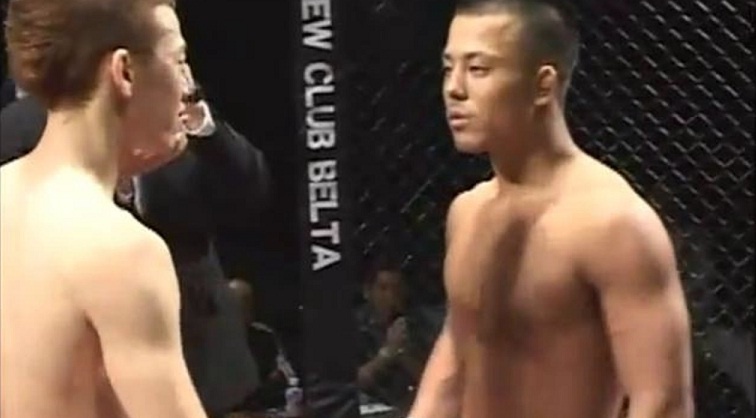 Vo si mat kiem soat khi bi doi thu khieu khich anh 1