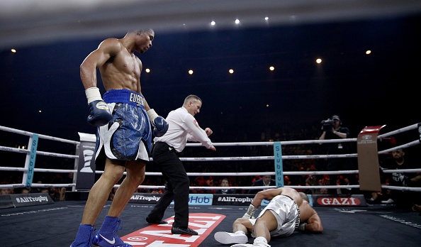 Au da do mau trong ngay tay dam nguoi Anh ha guc ke thach thuc bat bai hinh anh