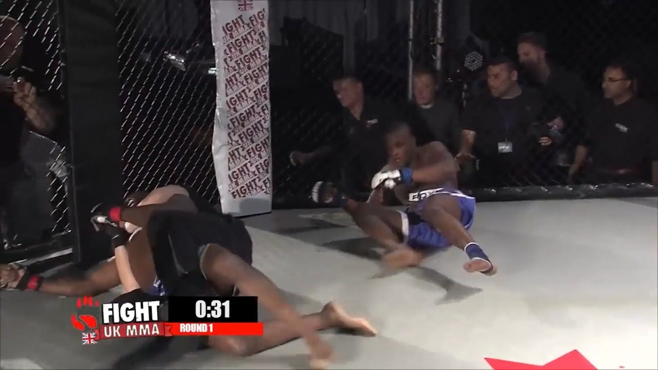 Trong tai khoa co vo si MMA hinh anh