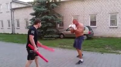 Nguoi khoe nhat hanh tinh tap luyen cung gay boi hinh anh