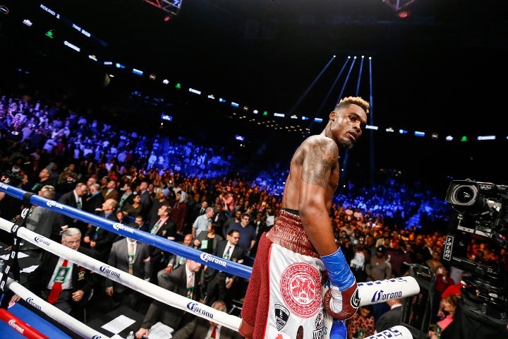 Knock-out doi thu bat bai ngay hiep 1, Jermell Charlo giu vung dai WBC hinh anh