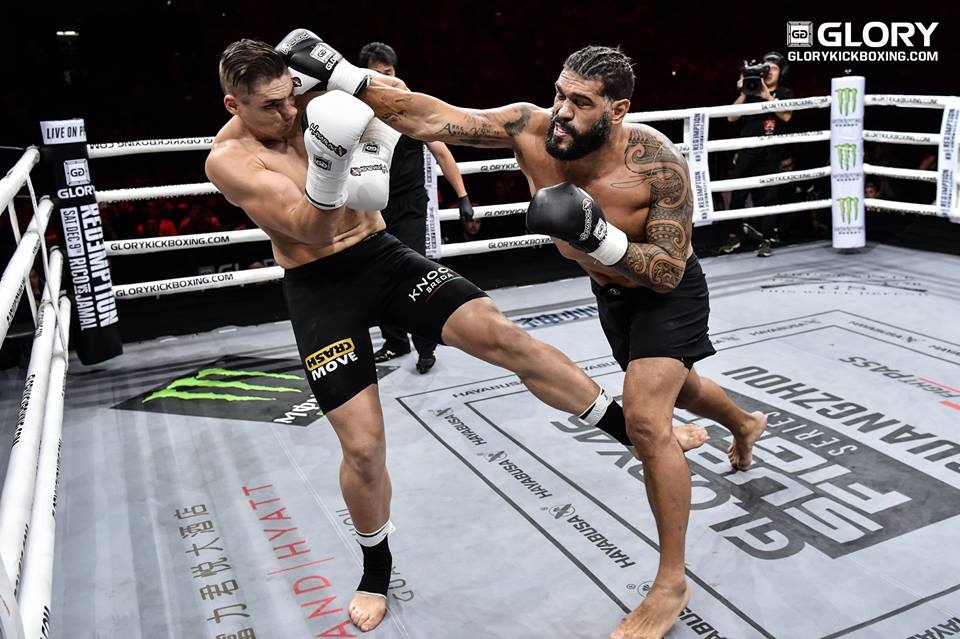 Cuu vo si UFC that bai trong lan dau thi dau kick-boxing hinh anh