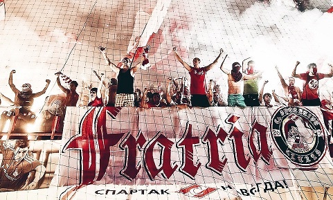 Cau chuyen ve tinh yeu bong da bat diet cua nhung Ultra tai Nga hinh anh