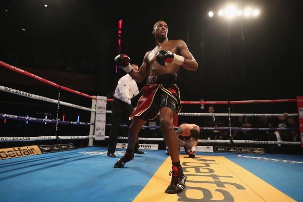 Tran thang an tuong cua Michael Page trong lan dau thi dau boxing hinh anh