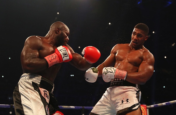 Joshua chien thang Takam sau 10 hiep anh 8