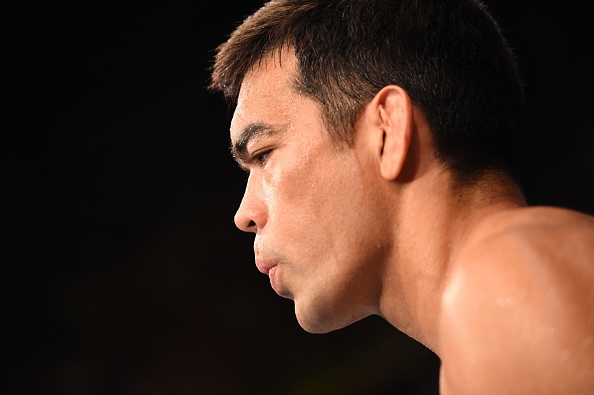 UFC FN 119: Tro lai sau 2 nam, nha cuu vo dich bi dam guc chong vanh hinh anh