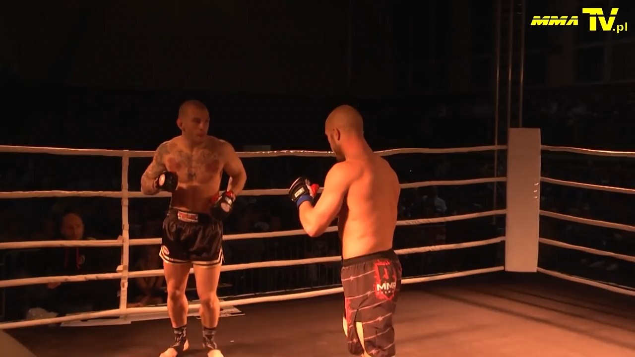 Hai vo si cung luc bi knock-out boi don huc dau hinh anh