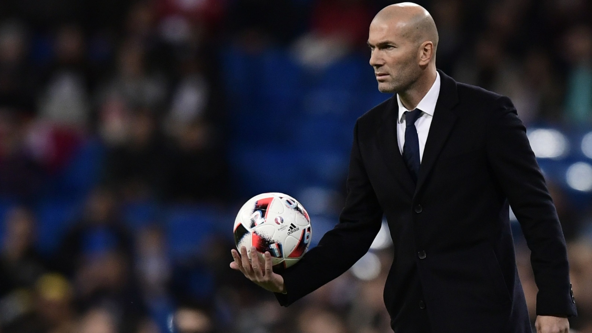 Real ben bo vuc khung hoang: Phep mau, lieu con khong Zidane? hinh anh