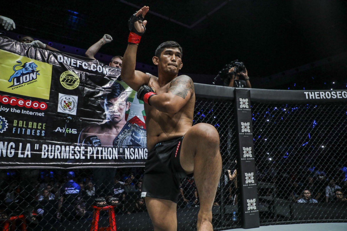 Nguoi hung Myanmar N Sang thang de o tran openweight dau tien cua ONE hinh anh