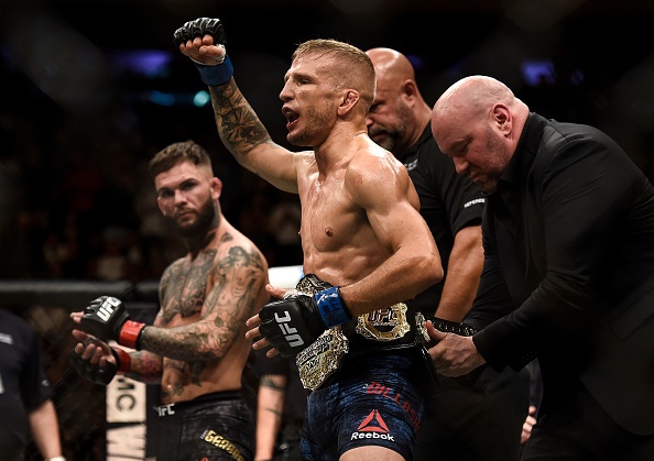 UFC 214: Ba nha vo dich mat dai,  ky luc moi duoc GSP thiet lap anh 10