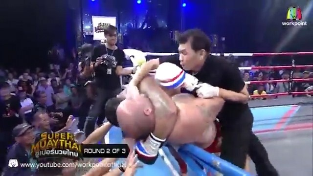 Vo si va trong tai cung nga khoi san dau hinh anh