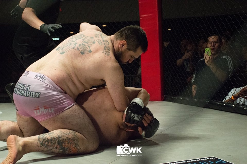 Võ sĩ một tay vô địch MMA ảnh 1 Vo si mot tay vo dich MMA anh 1