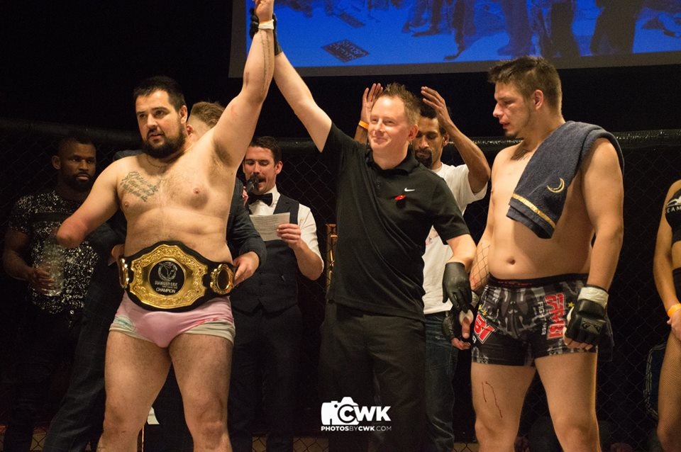 Vo si cut tay gianh dai vo dich MMA the gioi hinh anh