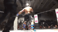 Chuyen sang MMA, cuu sao bong bau duc My thang de trong 32 giay hinh anh