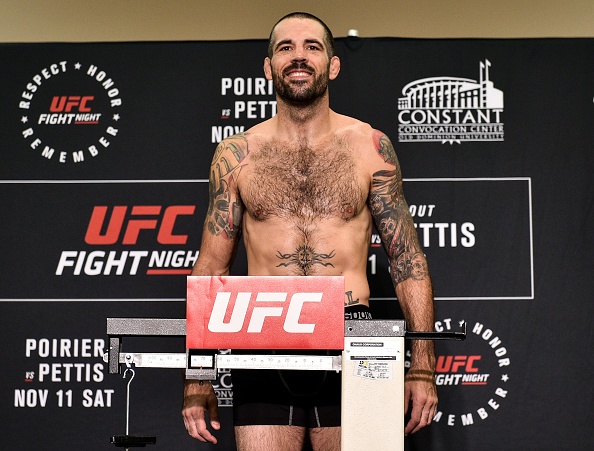 UFC FC 120: Brown knock-out đối thủ bằng đòn chỏ ảnh 2 UFC FC 120: Brown knock-out doi thu bang don cho anh 2