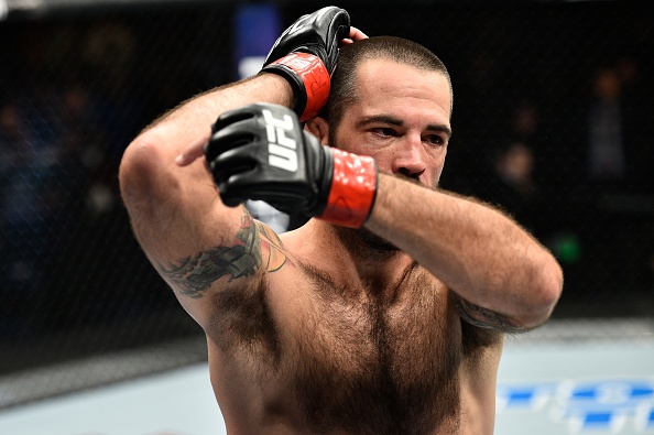 UFC FN 120: Ha guc doi thu bang don cho, vo si van tuyen bo giai nghe hinh anh