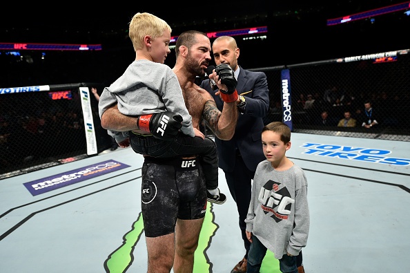 UFC FC 120: Brown knock-out đối thủ bằng đòn chỏ ảnh 10 UFC FC 120: Brown knock-out doi thu bang don cho anh 10