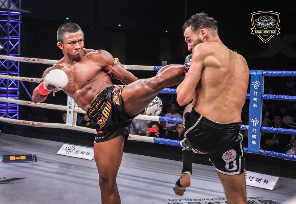 Buakaw dam bat tinh doi thu nguoi Ha Lan anh 3
