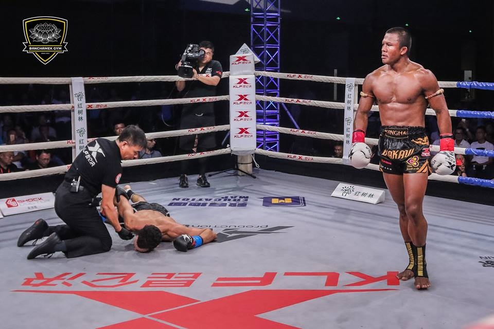 Buakaw dam bat tinh doi thu nguoi Ha Lan anh 9