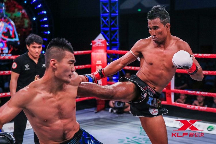 Võ sĩ Trung Quốc đánh bại người Thái,  ‘phục  thù’ cho Nhất Long ảnh 2 Vo si Trung Quoc danh bai nguoi Thai,  ‘phuc  thu’ cho Nhat Long anh 2