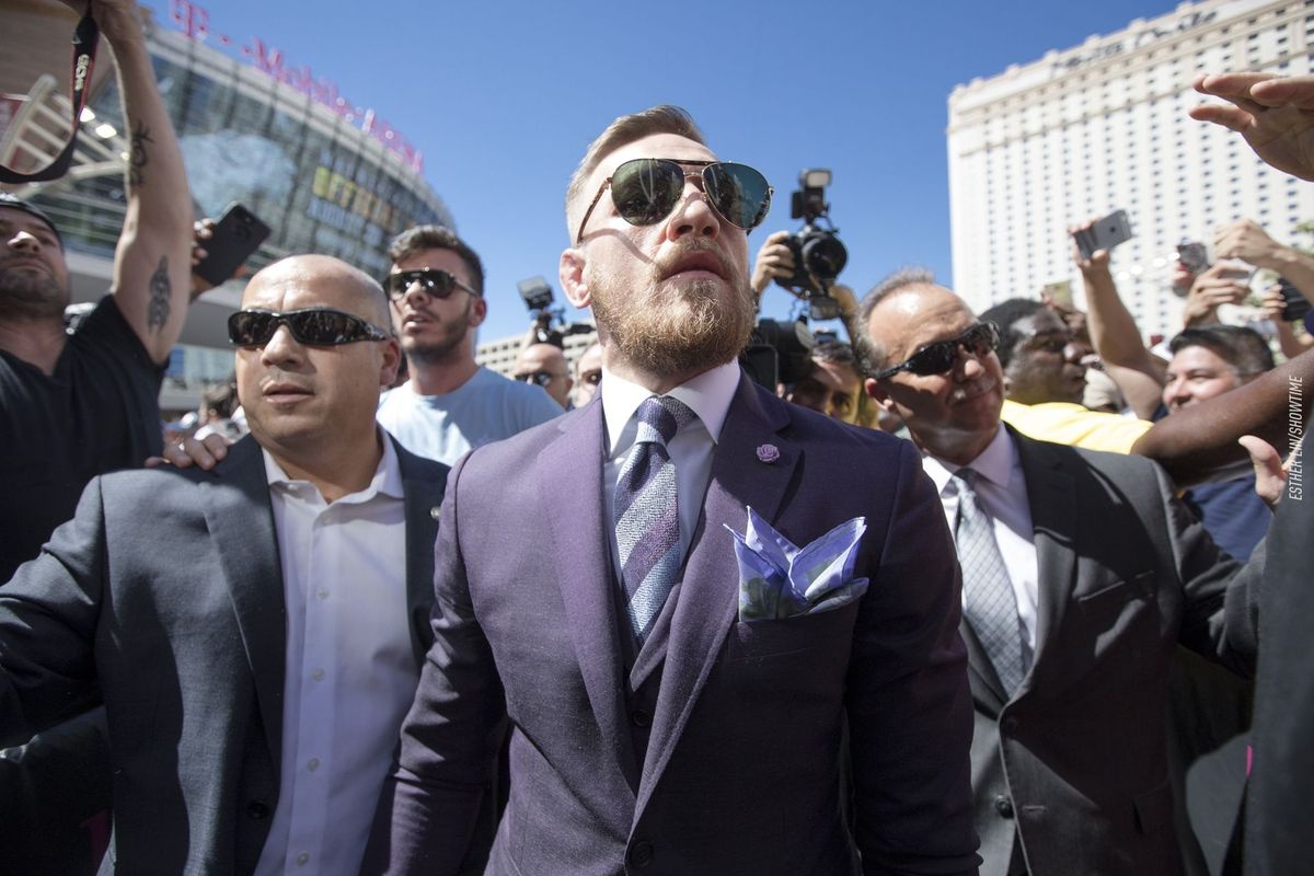 McGregor phai xin loi anh 2