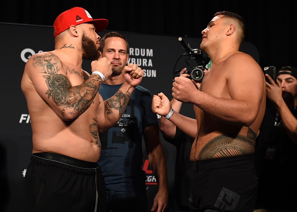 Vo si UFC ha bat tinh doi thu bang don goi bay anh 1