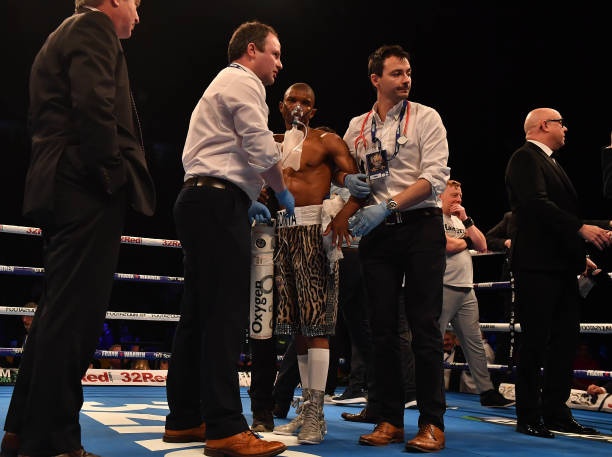 Zolani Tete tạo kỷ lục thế giới ảnh 3 Zolani Tete tao ky luc the gioi anh 3