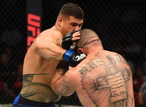 Don goi bay cua vo si UFC khien doi thu bat tinh hinh anh