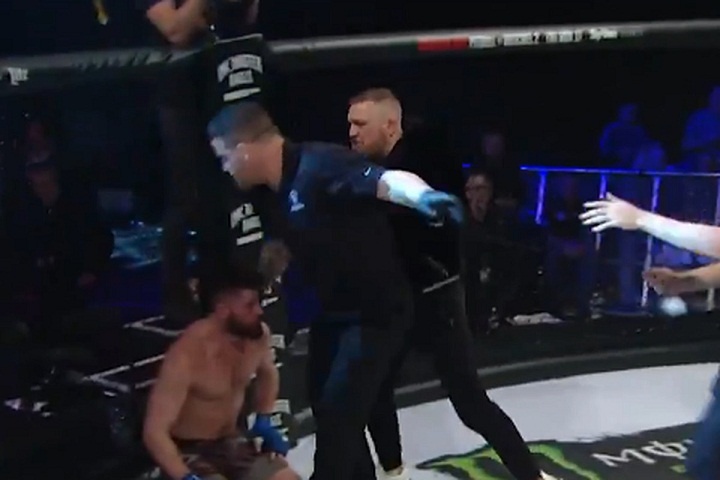 Conor McGregor vui ve ben gia dinh anh 7