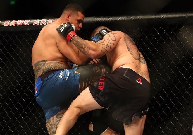 Vo si UFC ha bat tinh doi thu bang don goi bay anh 7