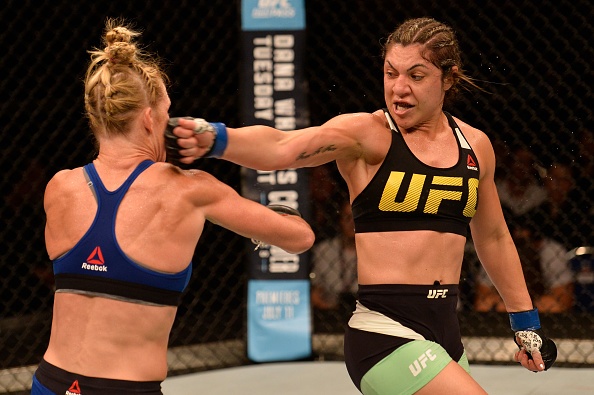 Võ sĩ trêu ngươi đối thủ sau pha knock-out đẹp mắt ảnh 1 Vo si treu nguoi doi thu sau pha knock-out dep mat anh 1