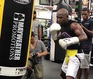 Tap luyen tich cuc,  Mayweather sap tro lai? anh 4