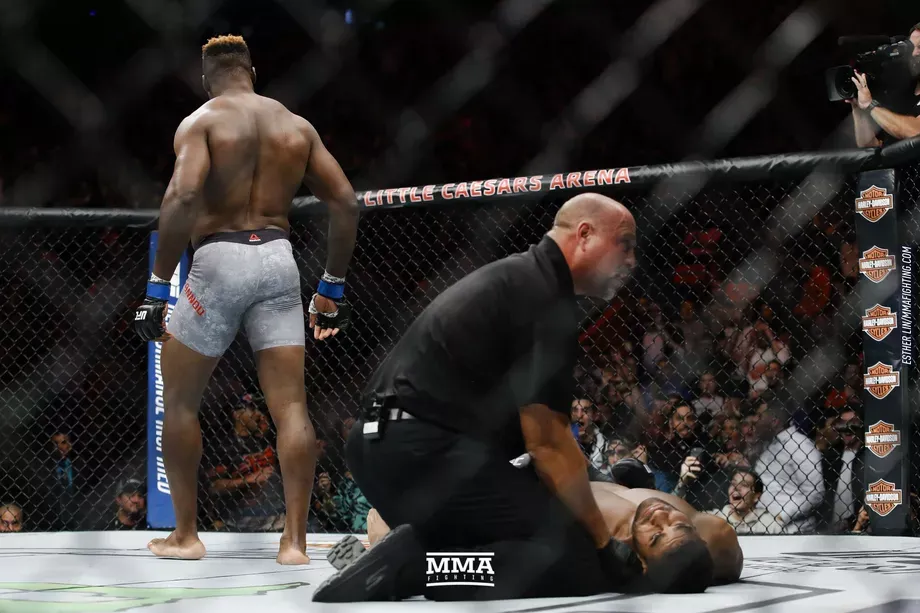 UFC 218: Võ sĩ có cú đấm mạnh nhất thế giới ảnh 7 UFC 218: Vo si co cu dam manh nhat the gioi anh 7