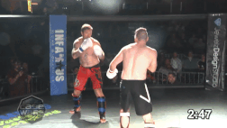 Su dung ‘cu dam sieu nhan’, vo si nguoi My gianh chien thang an tuong hinh anh