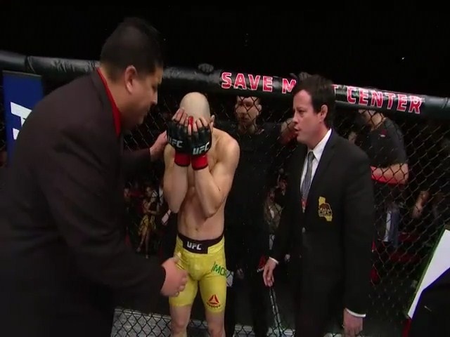 Võ sĩ UFC bật khóc sau khi chứng kiến đá gục đối thủ ảnh 6 Vo si UFC bat khoc sau khi chung kien da guc doi thu anh 6