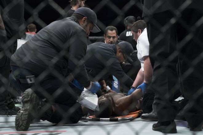 Võ sĩ UFC bật khóc sau khi chứng kiến đá gục đối thủ ảnh 8 Vo si UFC bat khoc sau khi chung kien da guc doi thu anh 8