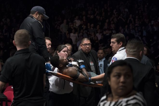 Võ sĩ UFC bật khóc sau khi chứng kiến đá gục đối thủ ảnh 9 Vo si UFC bat khoc sau khi chung kien da guc doi thu anh 9