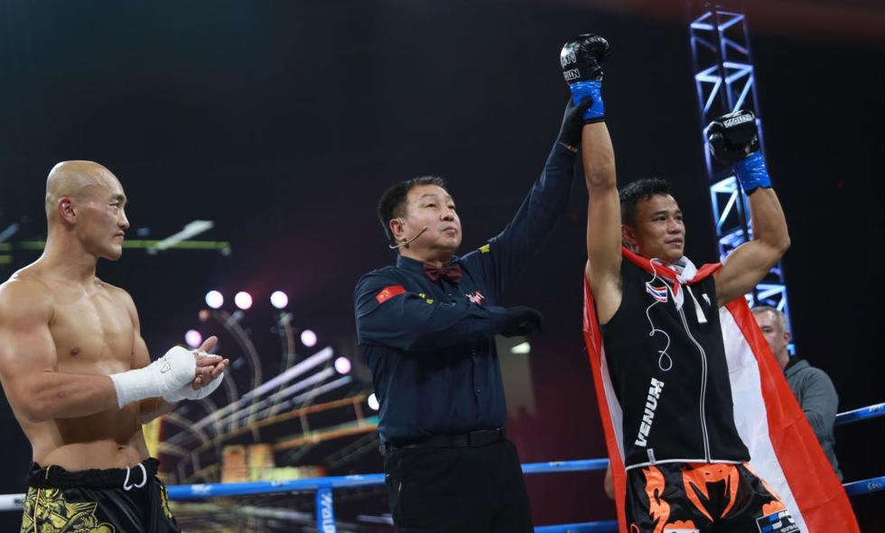 Giua on ao thi phi,  Nhat Long trong rau anh 9