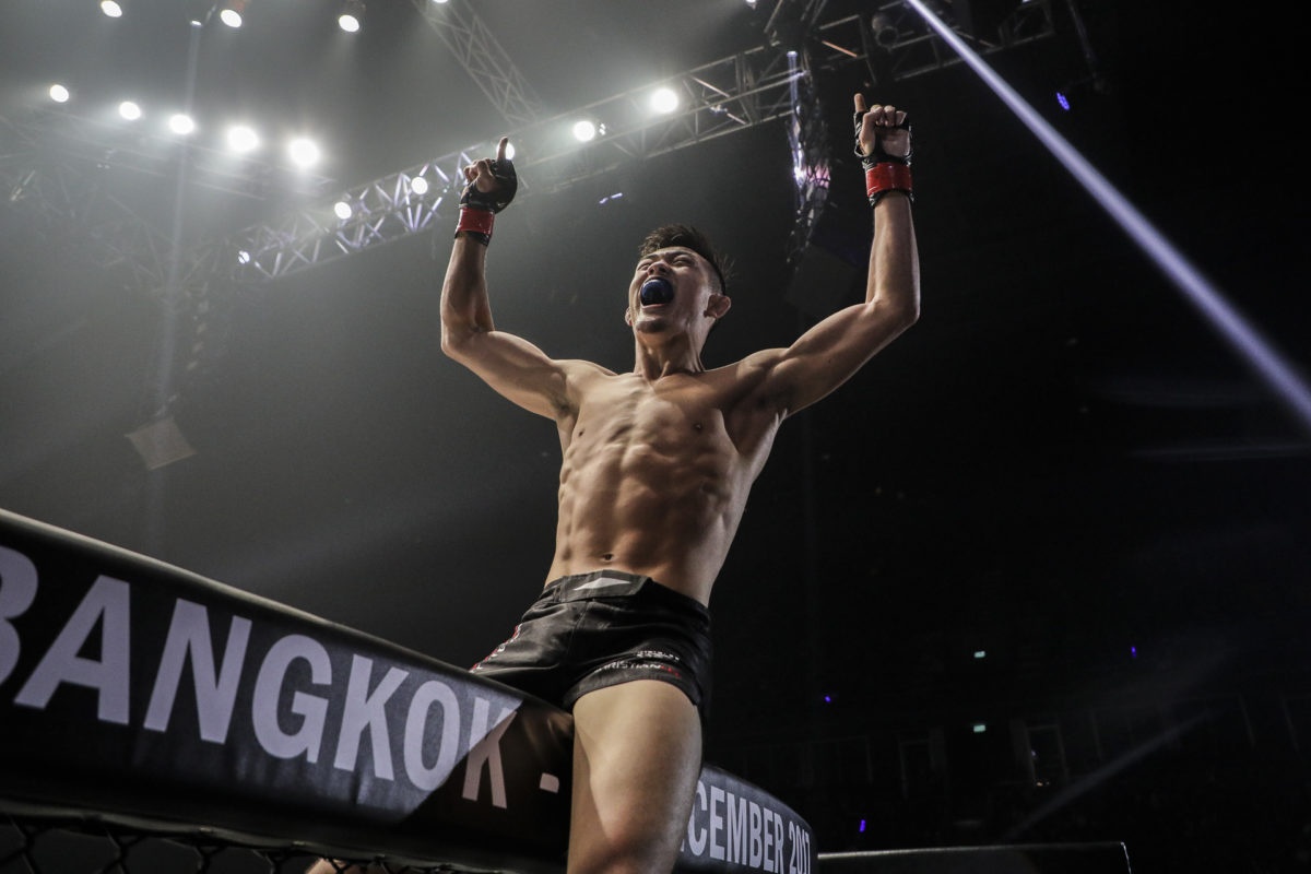 Tinh huong knock-out dep mat cua than dong MMA chau A hinh anh