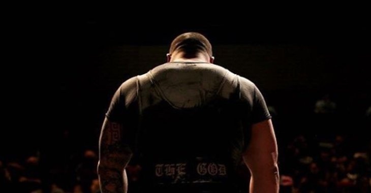 Nguoi khoe nhat Australia danh guc doi thu sau 21 giay hinh anh