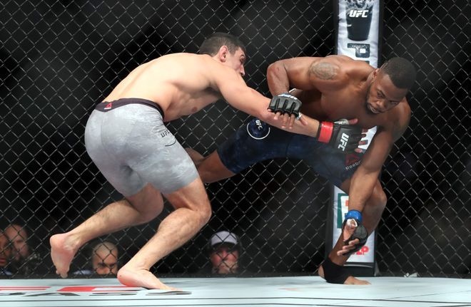 Vo si UFC thang bang combo don goi anh 3