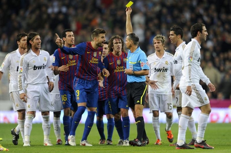 Trọng tài tại El Clasico: Một công việc áp lực khủng khiếp ảnh 2 Trong tai tai El Clasico: Mot cong viec ap luc khung khiep anh 2