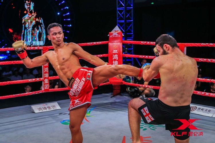 Nhung pha ra don an tuong cua Superbon tai Kunlun Fight hinh anh