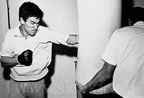 Lý Tiểu Long kém xa Mike Tyson? ảnh 1 Ly Tieu Long kem xa Mike Tyson? anh 1