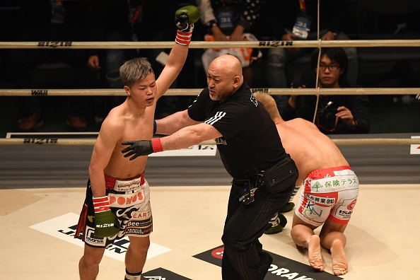 Than dong vo thuat Nhat Ban knock-out doi thu 3 lan trong 87 giay hinh anh