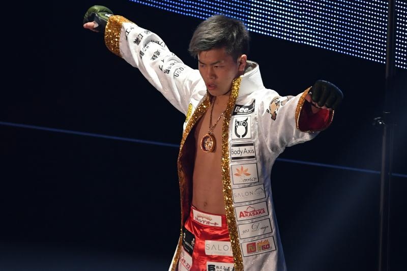 Dùng đòn gối bay, thần đồng võ thuật Nhật Bản hạ gọn đối thủ ảnh 1 Dung don goi bay, than dong vo thuat Nhat Ban ha gon doi thu anh 1