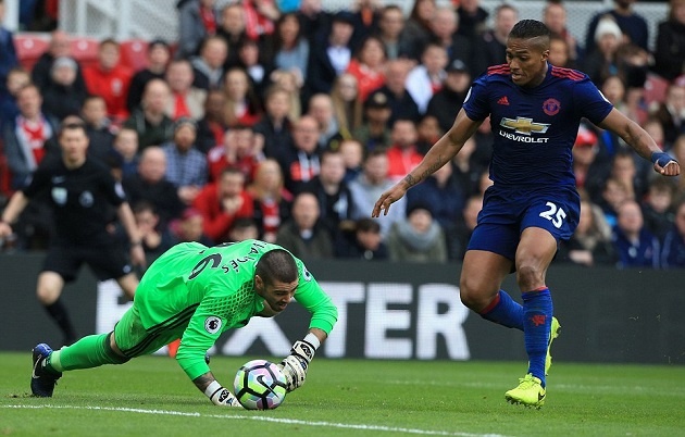 Victor Valdes: Chàng thủ môn cả đời bị xem nhẹ ảnh 1 Victor Valdes: Chang thu mon ca doi bi xem nhe anh 1