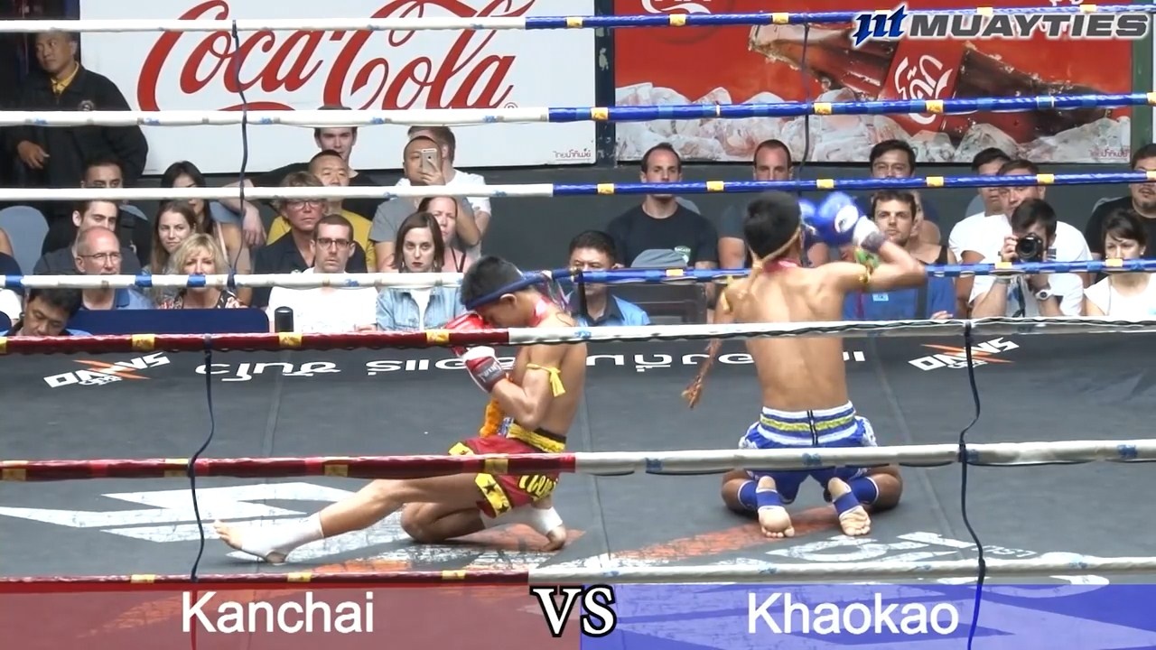 Vo si Muay Thai non oe ra san truoc khi bi knock-out hinh anh